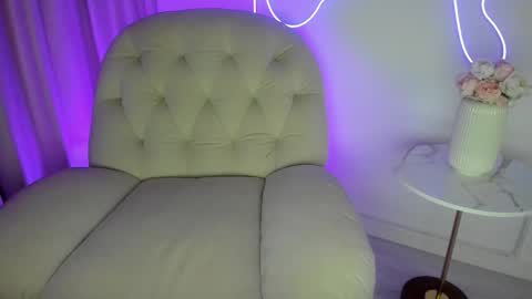 AliceLevine online show from September 30, 4:40 am