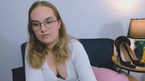 alicesensitive online show from November 21, 3:25 pm