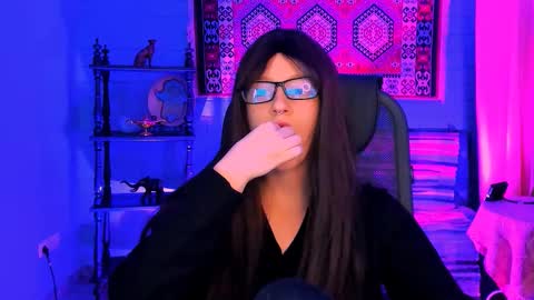 alicewelch_ online show from October 22, 12:10 pm