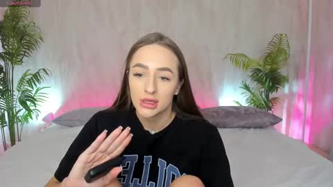 Mia online show from February 20, 2:07 am