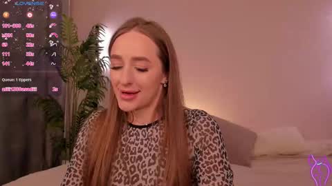 Mia online show from November 25, 2:14 am