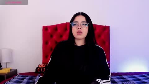 aliice_walker_ online show from December 14, 3:25 pm