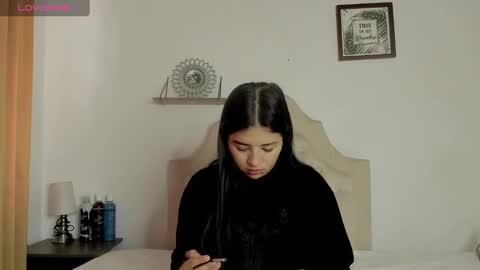 aliice_walker_ online show from January 29, 1:07 pm