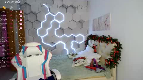 aliicemeow online show from December 19, 9:45 am