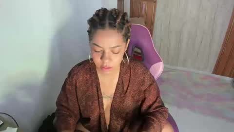 alika online show from October 25, 2:14 pm