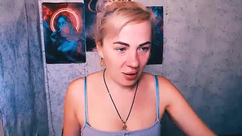Snapshot of alinafrey_ chatting on October 21, 4:05 am Alina online show from October 21, 4:05 am