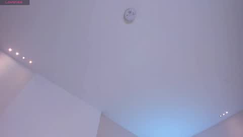 alinakravitz_ online show from April 12, 6:54 pm