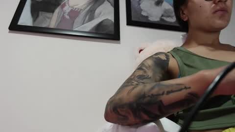 Snapshot of alipetite_ chatting on December 22, 11:09 pm alipetite online show from December 22, 11:09 pm