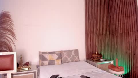 Alison Moon  online show from December 30, 10:43 am