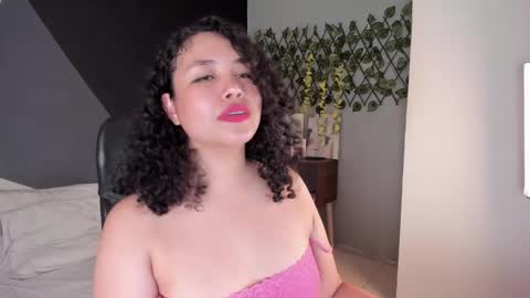 Snapshot of alixon_fiore5 chatting on March 5, 6:01 am alixon online show from March 5, 6:01 am