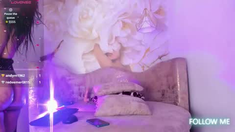 Snapshot of aliyah_brooks_cr chatting on October 22, 2:33 pm aliyah_brooks_cr online show from October 22, 2:33 pm