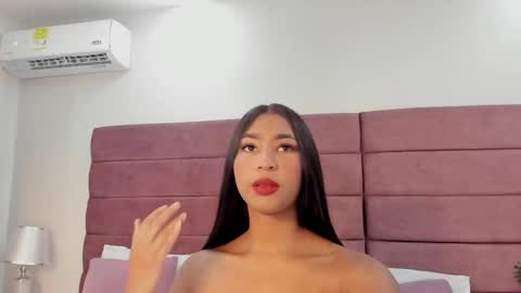 Aliz Thompson online show from November 18, 8:32 pm