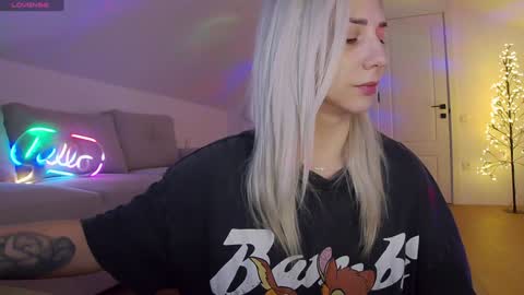 A day u didnt smile is a lost day online show from January 12, 2:44 pm