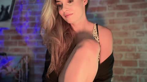 Allie online show from December 13, 1:55 pm