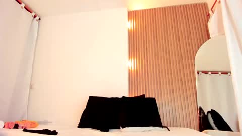 allison_fosther online show from October 12, 4:04 am