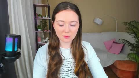 alluringeyess online show from September 19, 11:20 am