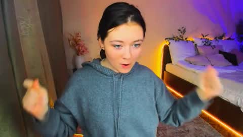 alluringeyess online show from November 8, 4:45 pm