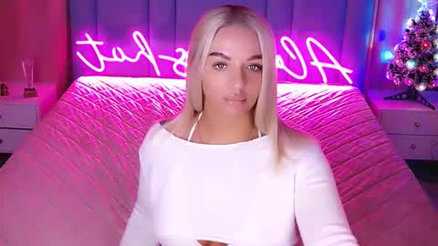 AlwaysHot online show from January 14, 2:05 am