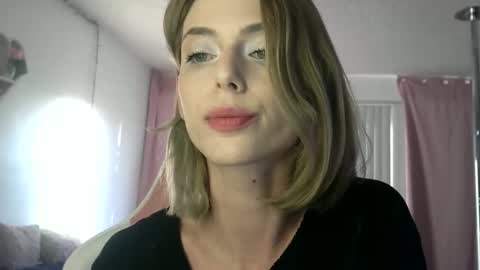 Ally Girl In Her Ally World online show from April 15, 2:01 am