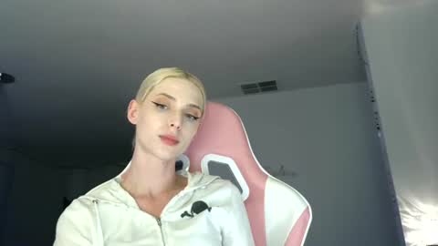 Ally Girl In Her Ally World online show from November 12, 4:54 am