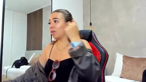 Snapshot of alma_fenix chatting on October 22, 12:32 pm ALMA FENIX online show from October 22, 12:32 pm