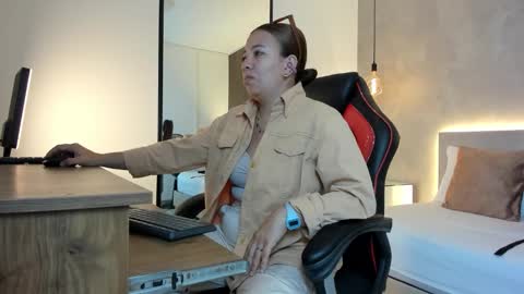 Snapshot of alma_fenix chatting on October 21, 12:20 pm ALMA FENIX online show from October 21, 12:20 pm