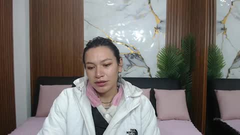 alonddra_tay online show from April 22, 11:40 am