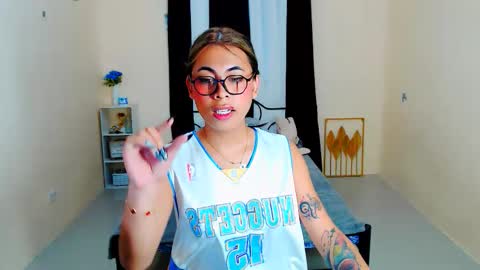 alyannarose online show from September 18, 9:19 am