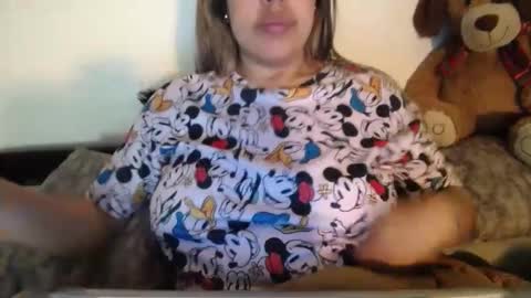 Snapshot of alynfoxx chatting on March 9, 3:01 am Alyn Maria online show from March 9, 3:01 am