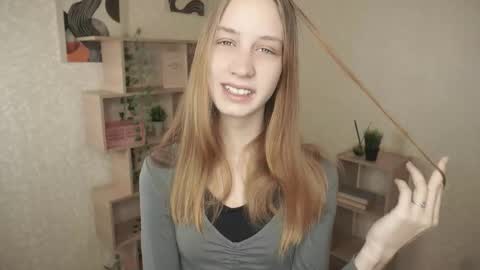 Snapshot of alyshaanzaldua chatting on October 21, 7:23 am Harper online show from October 21, 7:23 am