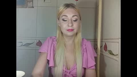 Alyssaqes online show from May 20, 1:57 am