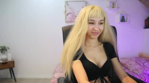 Amai  Liu online show from December 20, 7:18 pm