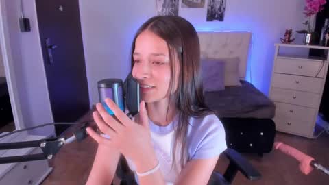 B I A N C A online show from February 3, 3:53 am