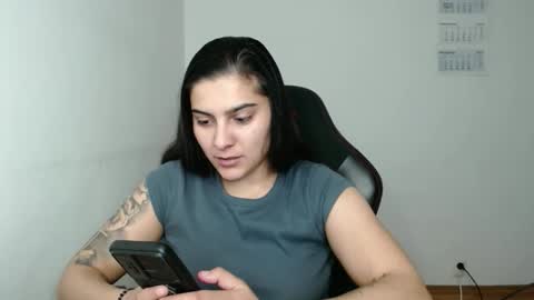 The queen of the biceps  online show from March 6, 5:30 pm