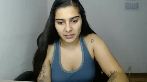 The queen of the biceps  online show from November 25, 10:10 pm