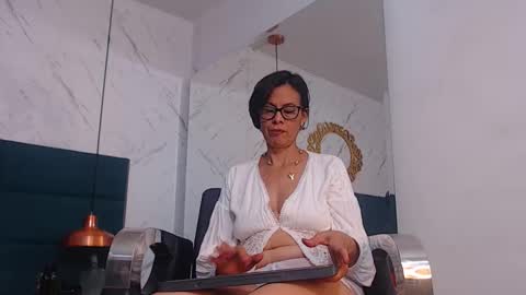 amanda_ramirez online show from February 16, 10:20 pm