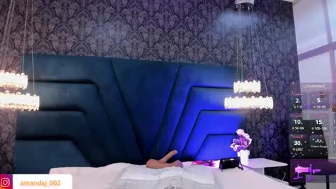 amandajoness  online show from October 22, 8:03 pm