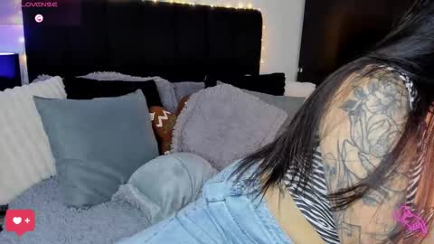 Snapshot of amara_vause chatting on October 22, 12:15 am - A M A R A - online show from October 22, 12:15 am