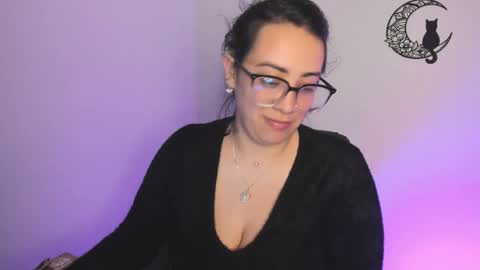 Snapshot of amaryllis_vizcaya chatting on January 5, 11:12 pm  Katt   online show from January 5, 11:12 pm