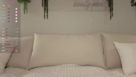 amaya_floress online show from December 22, 7:55 am