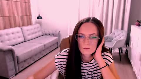 Izza online show from August 5, 2:23 pm