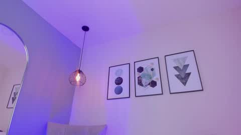 ambarevans_ online show from October 24, 12:12 pm