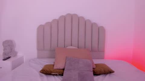 ambarevans_ online show from December 15, 11:15 am