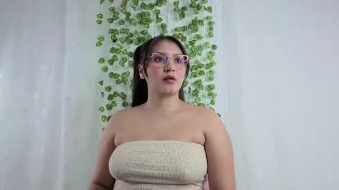 Amber  online show from April 22, 3:31 pm