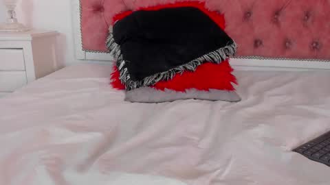 julieta  online show from October 14, 1:57 pm