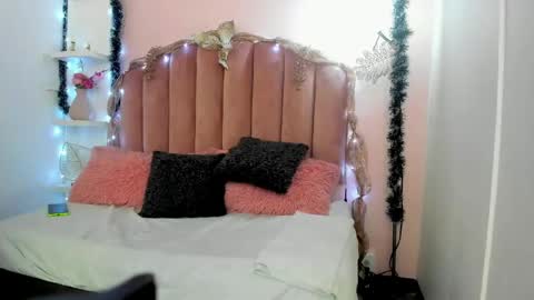 hi im amber  online show from December 26, 11:32 am