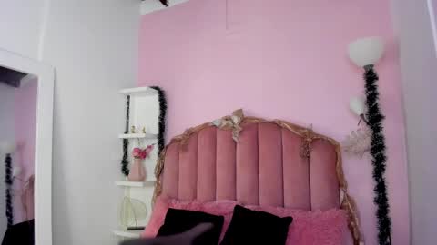 hi im amber  online show from January 15, 12:25 pm