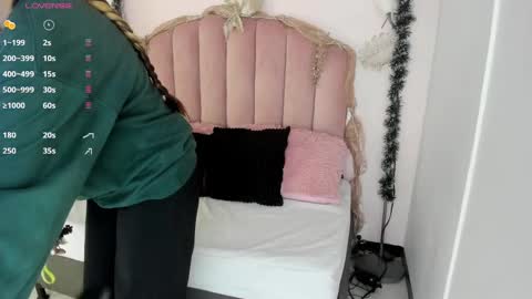 hi im amber  online show from February 15, 10:44 am