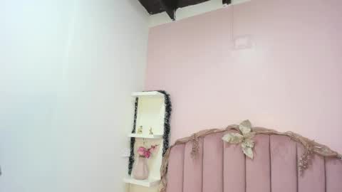 hi im amber  online show from December 4, 11:30 am