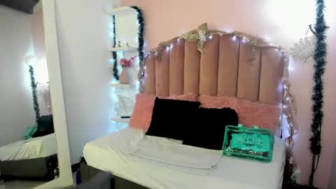 hi im amber  online show from January 4, 11:54 am